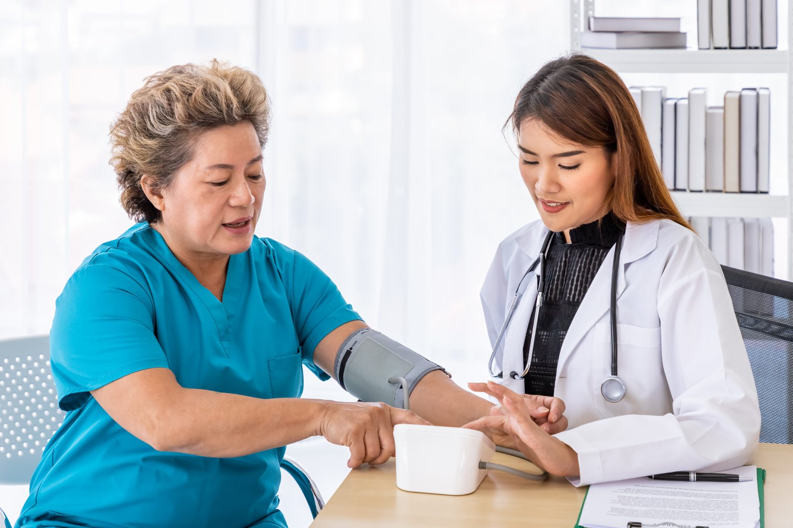 Menopause & High Blood Pressure – 12 Tips to Lower High Blood Pressure (Hypertension) Naturally